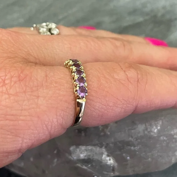 10 Karat Gold Amethyst Ring - Picture 9 of 12